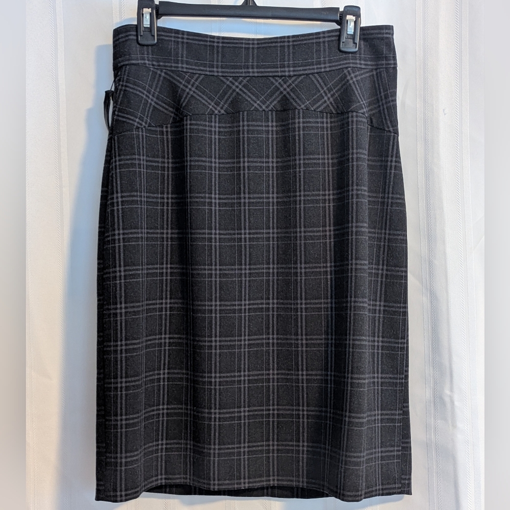 Plaid Gray Women's Skirt. Work/Office Wear. Classic. Size 10.